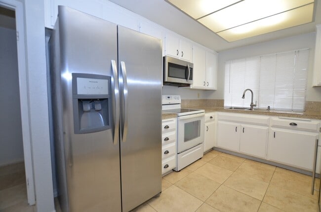 Primary Photo - 2Bd/2Ba Coronado Cays on the channel, Boat...