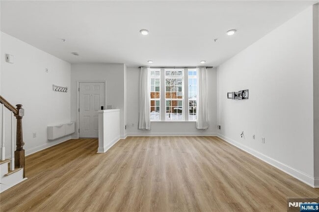 Building Photo - 25 Veterans Dr