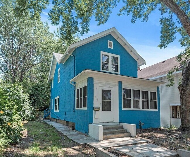 Building Photo - 726 Wilson Ave