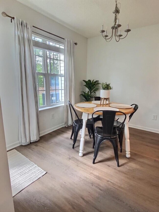 Building Photo - 8018 Christmas Ct