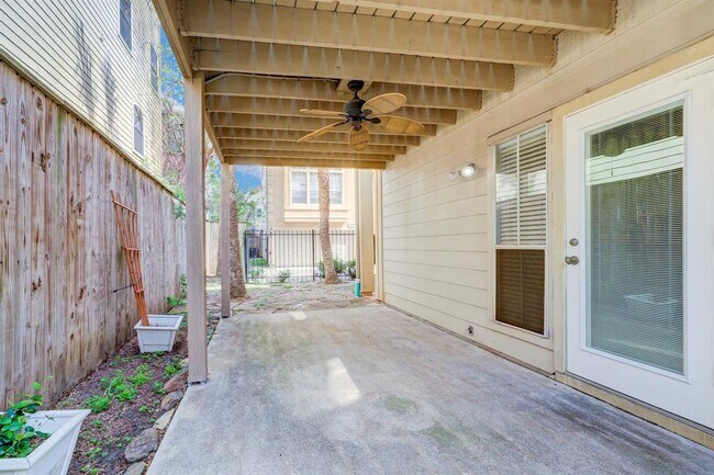 Building Photo - 5314 Blossom St