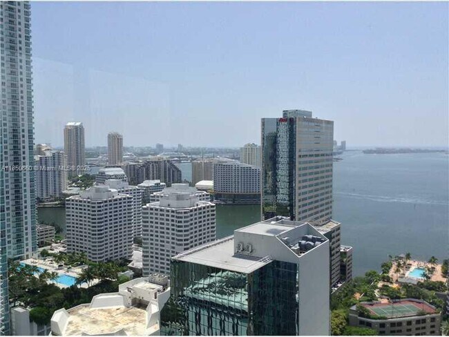 Building Photo - 1060 Brickell Ave