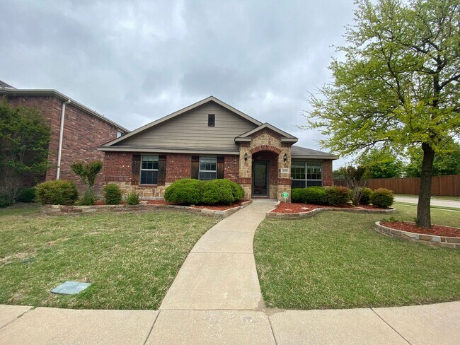 Building Photo - Great location, nice community! Won't last...