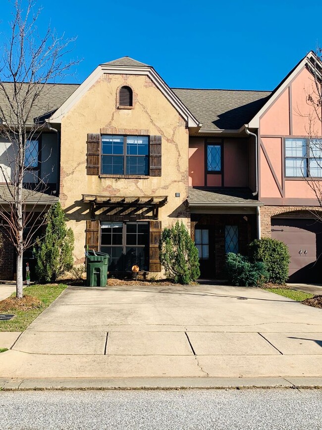 Building Photo - 2005 Stephanie Ct