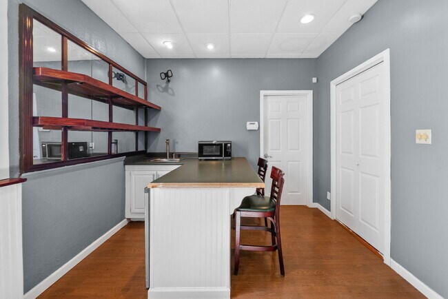 Building Photo - 944 Sable Dr
