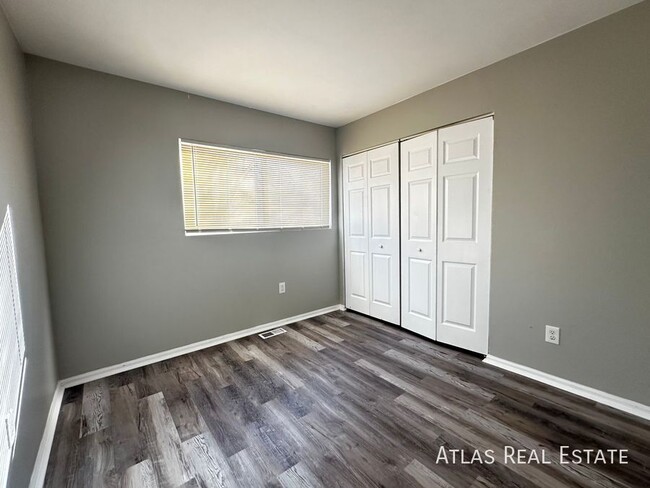 Building Photo - Nicely updated unit nestled in the foothil...