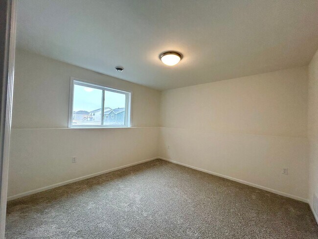 Building Photo - Spacious & Stylish 4-Bed Home with Modern Finishes and Attached 2-Stall Garage