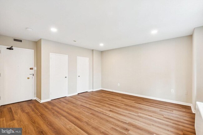 Building Photo - 135 S 19th St