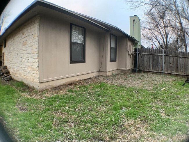 Building Photo - 16041 Stoneham Cir