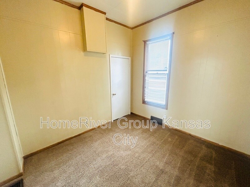 Building Photo - 1710 5th Ave