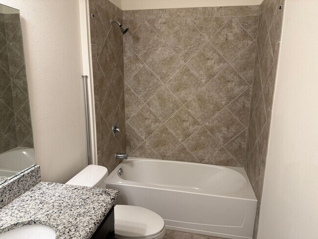 Building Photo - BEAUTIFUL 4 BEDROOMS, 3 BATHS,  SINGLE FAMILY HOME IN HARVEST LANDING IN CLERMONT
