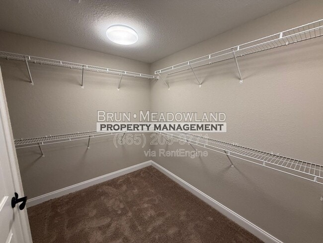 Building Photo - 3869 Doral Dr