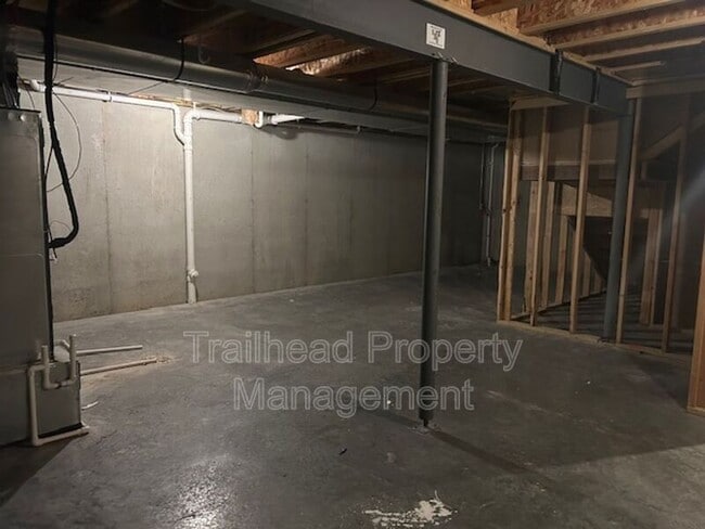 Building Photo - 605 Hillcrest St