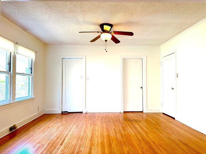 Formal Dining - 1138 N Gardner St