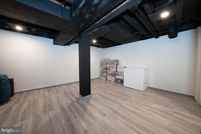 Building Photo - 220 Dorset Rd