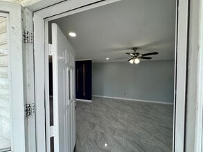 Building Photo - 653 E Old Hickory Blvd