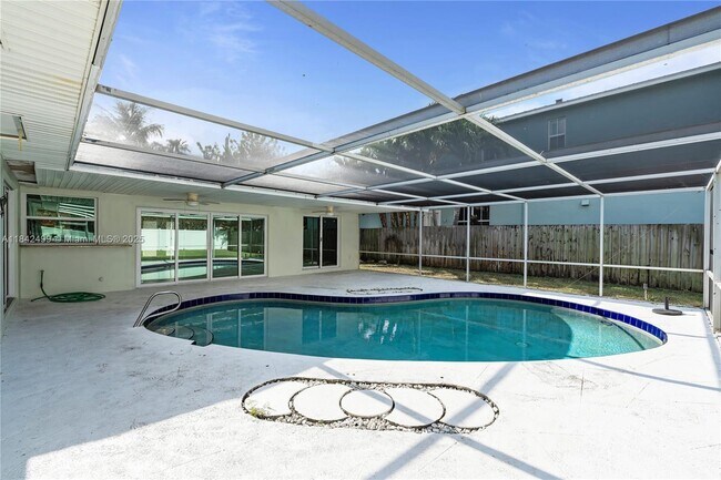Building Photo - 565 NE Olive Way