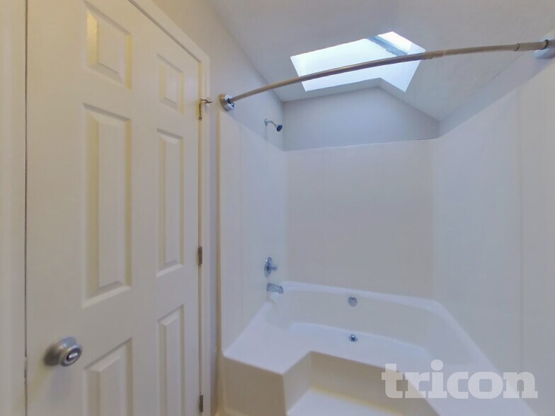 Building Photo - 5324 Brickleberry Way