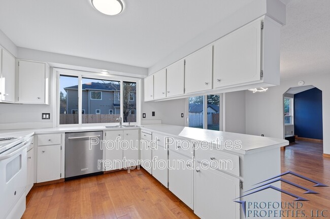 Building Photo - 19300 SW Hennig St