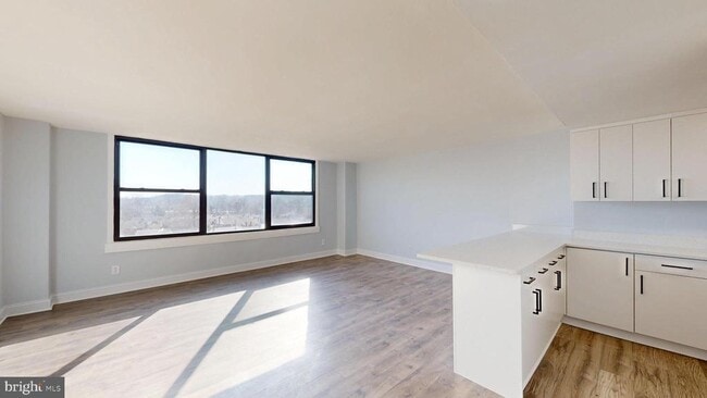 Building Photo - 4600 Duke St