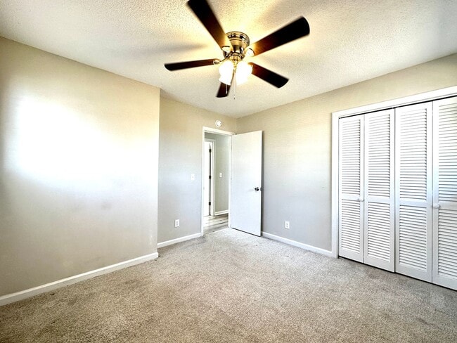 Building Photo - 4 Bedroom 2 Bath Home in Goose Creek