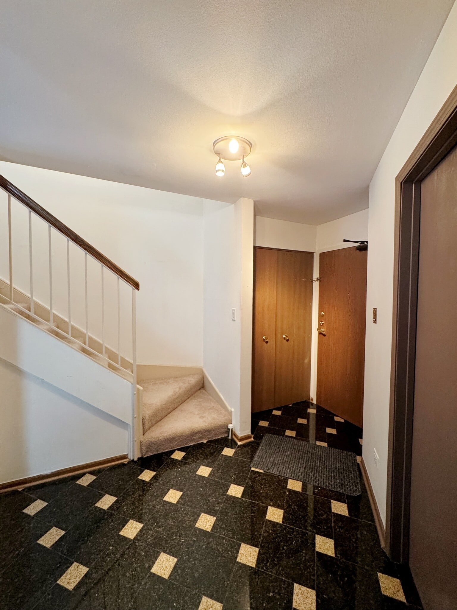 Building Photo - 108 White Oak Ct