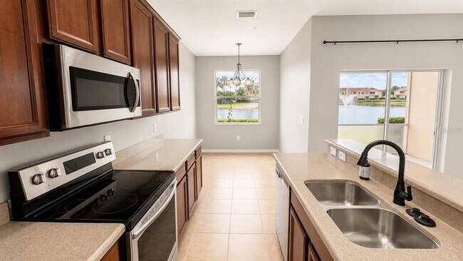 Building Photo - 3696 Parkridge Cir
