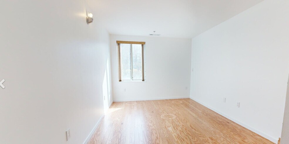 Building Photo - 6 Canal Park