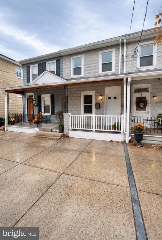 Building Photo - 22 Maple St