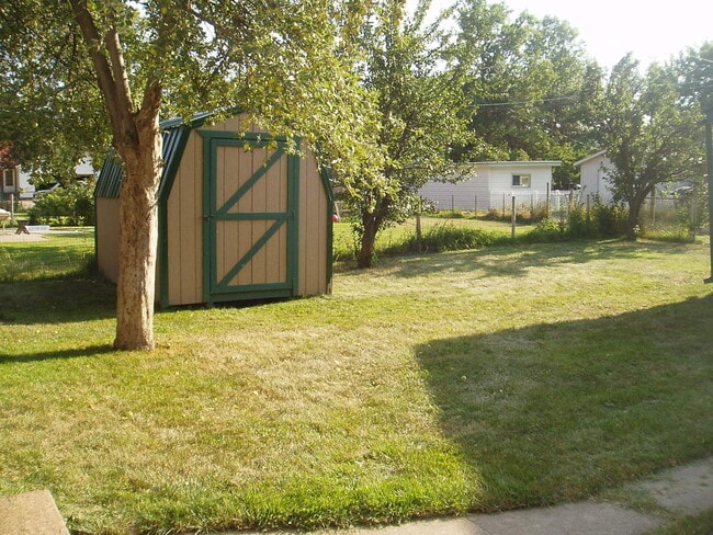 Building Photo - Charming Newly Remodeled 2 Bed/ 1 Bathroom Home!