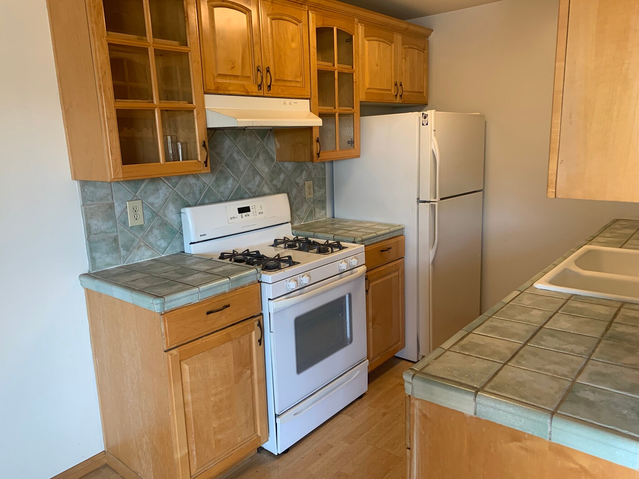 Kitchen - 1422 Rock Glen Ave