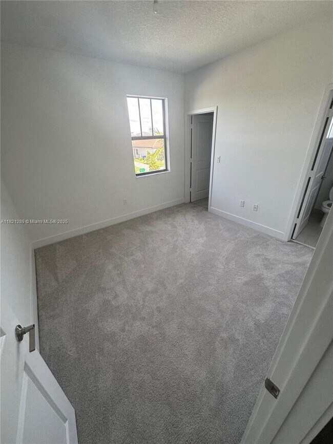 Building Photo - 4481 SW 173rd Ave