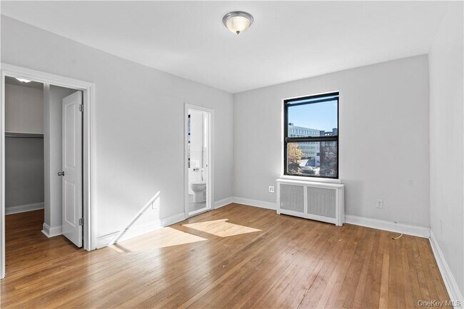 Building Photo - 250 Martine Ave