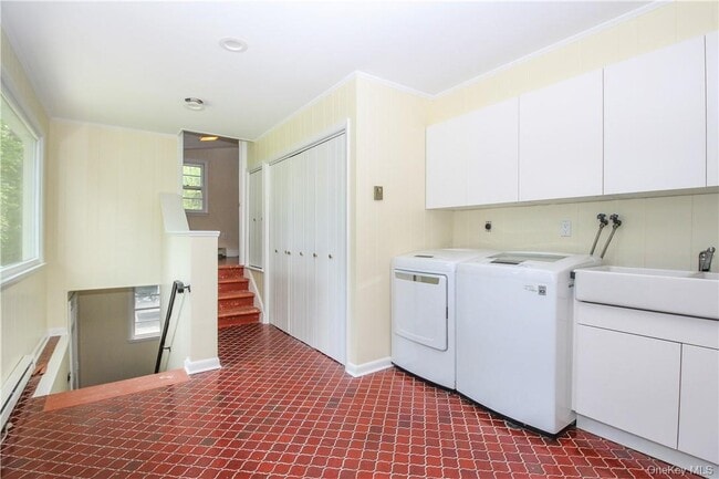 Building Photo - 205 Soundview Ave