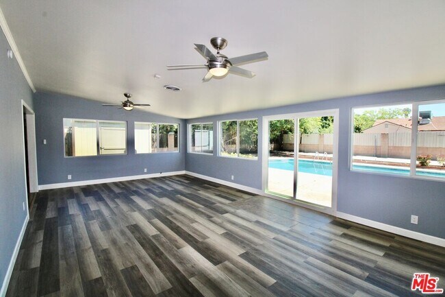 Building Photo - 7610 Kelvin Ave