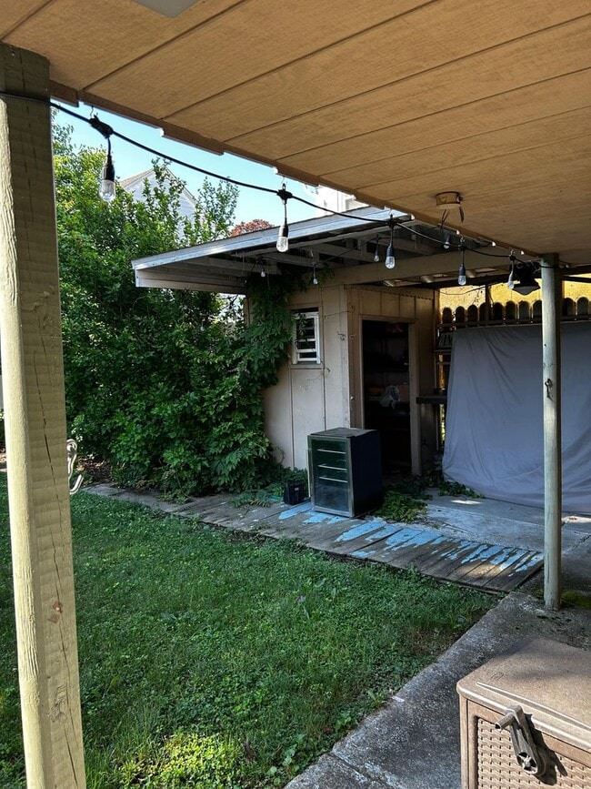 Building Photo - 308 North Blakely Street