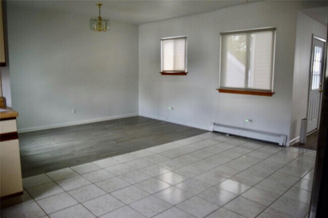 Building Photo - 24 Monroe Pl