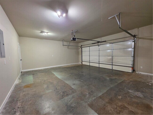 Building Photo - 8 Horncastle Dr