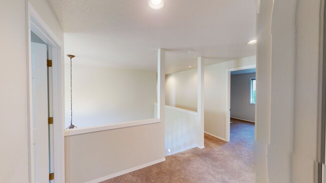Building Photo - Prime Mountain Park Location! Minutes to D...