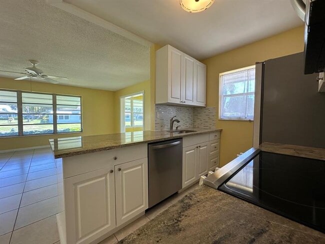 Building Photo - 665 High Point Dr