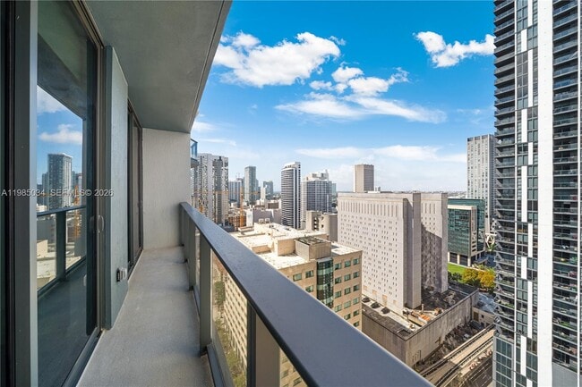 Building Photo - 121 NE 5th St