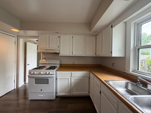 Building Photo - 208 S Bendix Dr