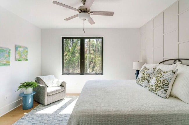 Building Photo - 981- 987 Fifth Street SW