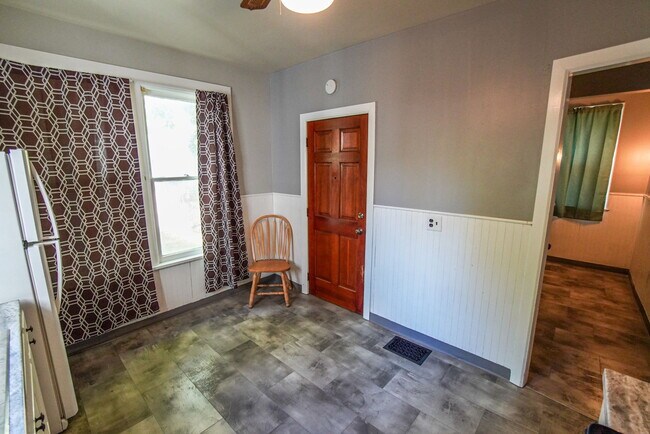 Building Photo - 74 Woodside Ave