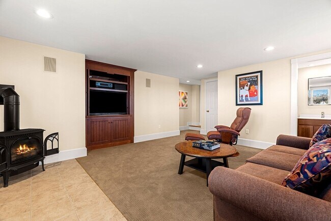 Building Photo - 30R Harbor St