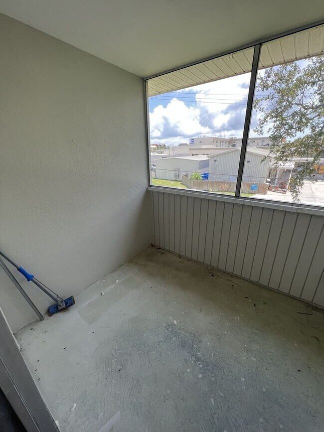 Building Photo - Annual** 55+ Years Old Required ** Recently Renovated ** 1 Bedroom / 1 Bath - Cambridge House - $...