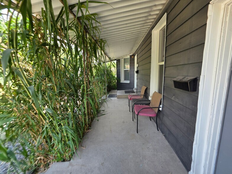 Building Photo - 724 Downington Ave S