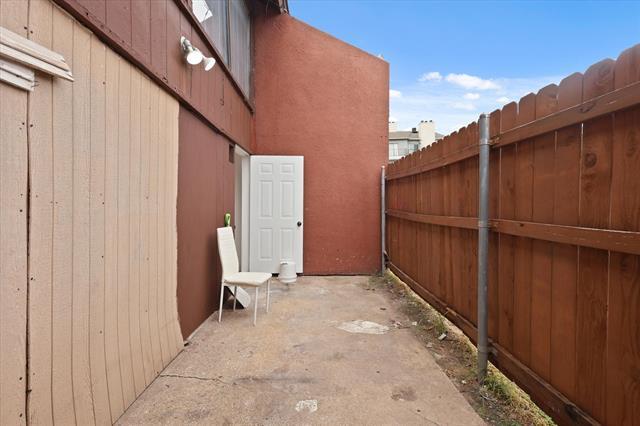 Building Photo - 7152 Fair Oaks Ave