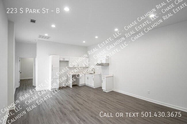 Building Photo - 223 S Park St