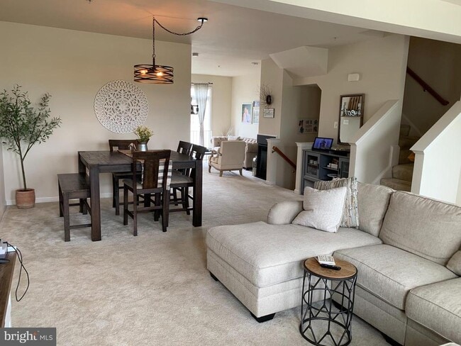 Primary Photo - 314 East Wainscot Drive